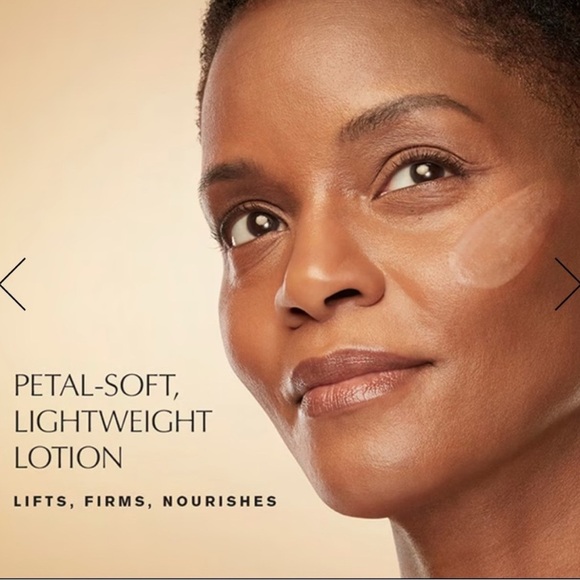 Estée Lauder Revitalizing Supreme+ Soft Power Lotion - Picture 3 of 6